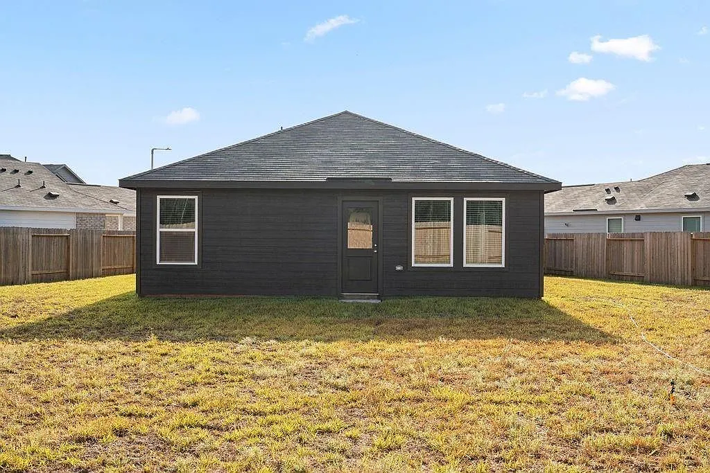 4 bed, 2.0 bath, 1602 sqft, $2,000 — Photo 4