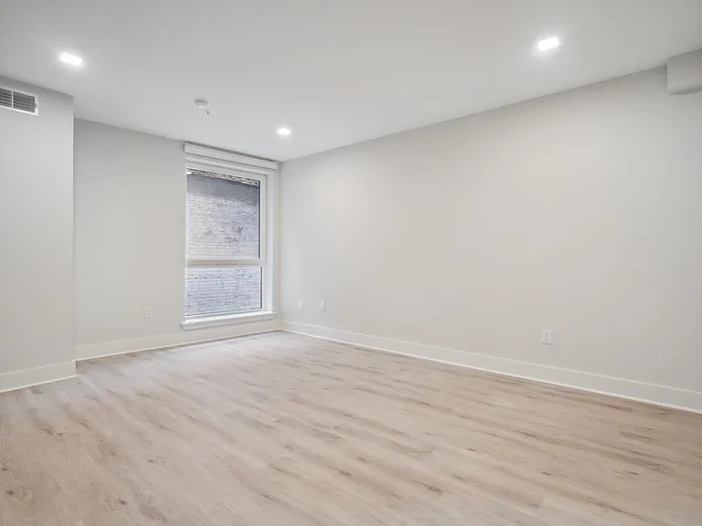 The Howard — Photo 20