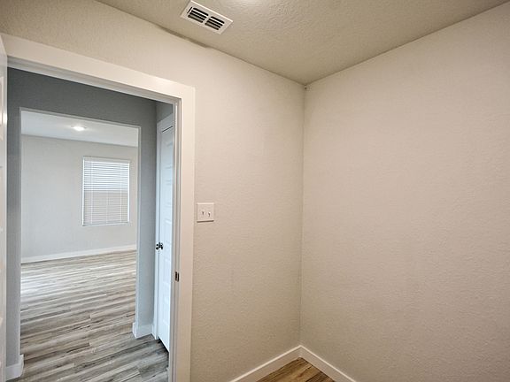 4th image of 2561 Solon Ln #1