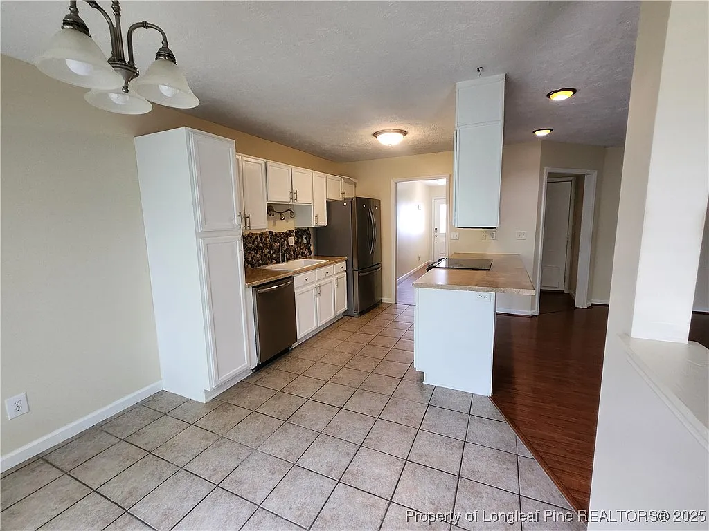 3 bed, 2.0 bath, 1465 sqft, $1,725 — Photo 4