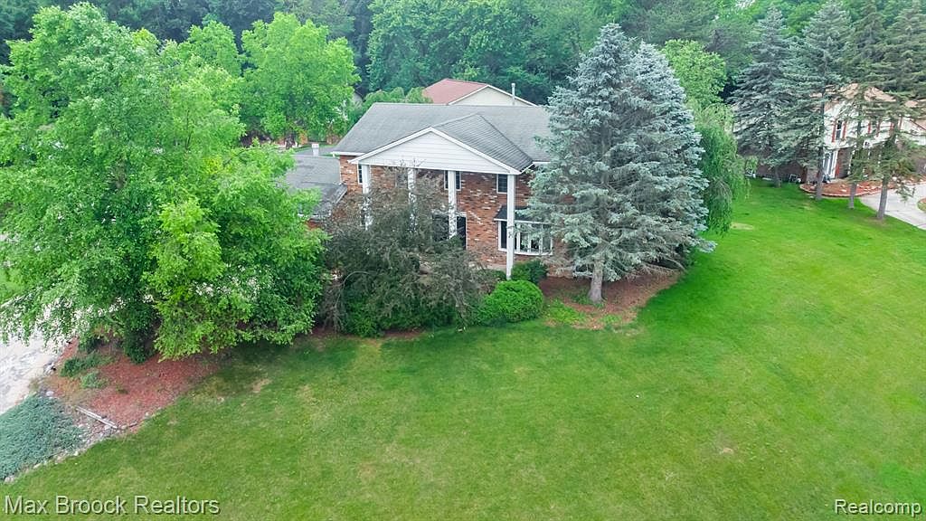 5887 N Course Pl, West Bloomfield, MI 48323 MLS 20230052007 Zillow