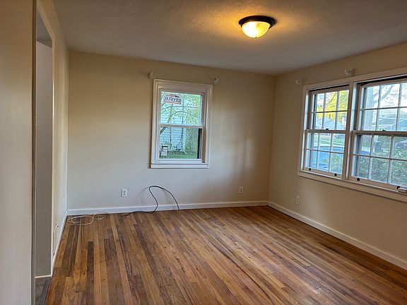 4th image of 133 Mayflower St