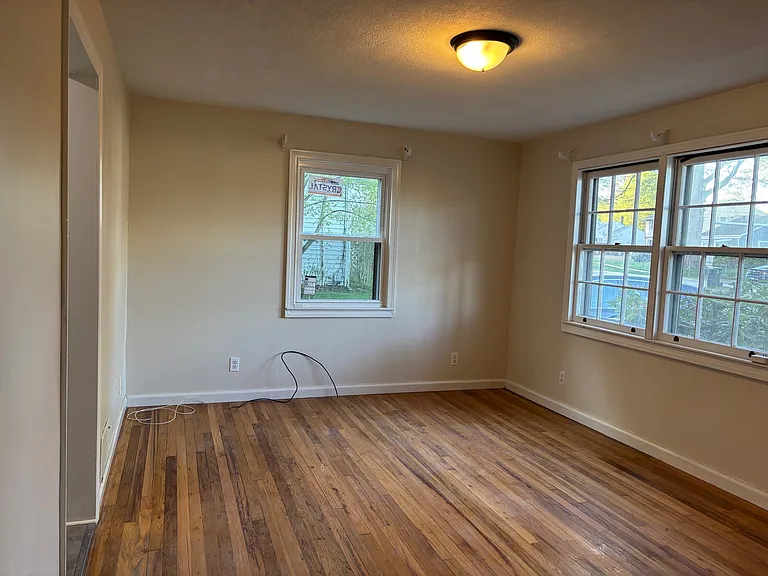 133 Mayflower St — Photo 4