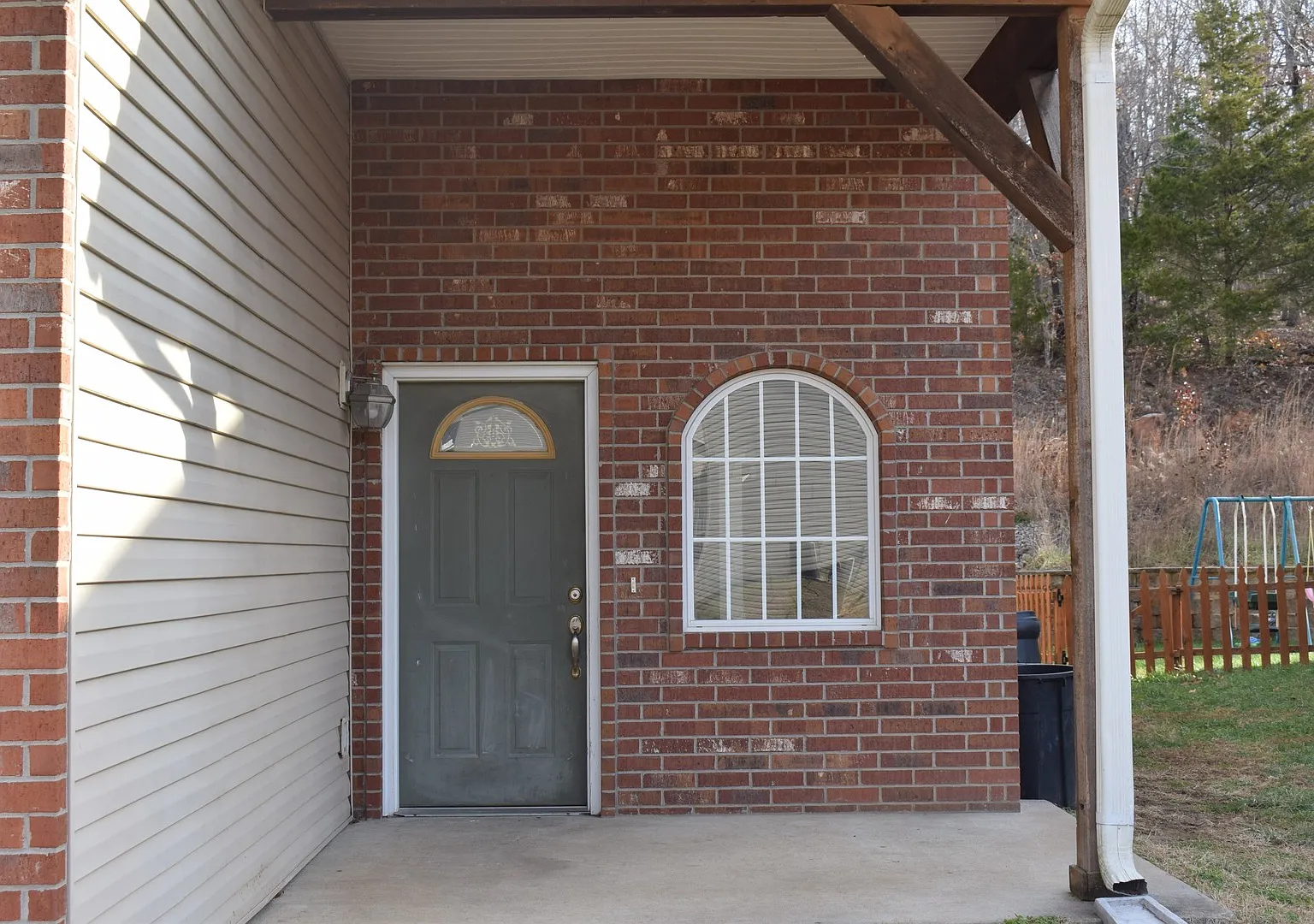 Spacious 3 Bedroom , 2 Bathroom Duplex with a 2 Car Garage — Photo 3
