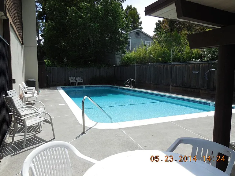 Pixley Ave — Photo 8