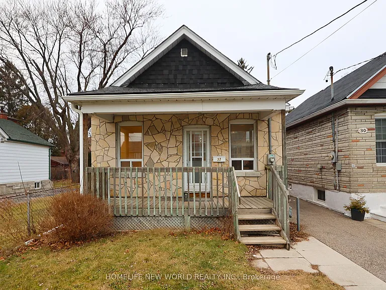 32 Pendeen Ave — Photo 1