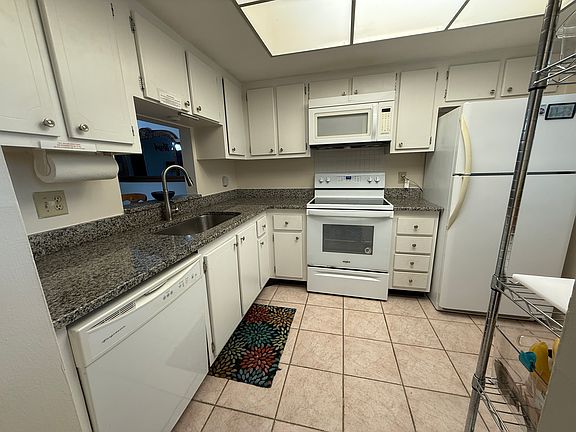 5th image of 3030 Binnacle Dr APT 305