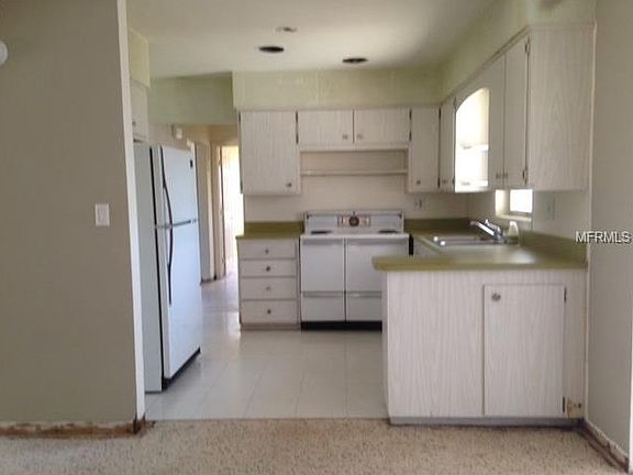 5th image of 1362 Douglas Dr