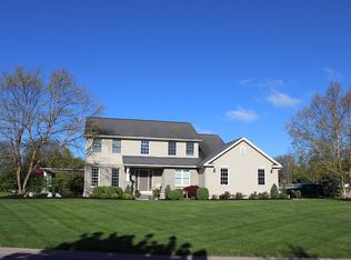 1 Lynchburg Ct, Orchard Park, NY 14127