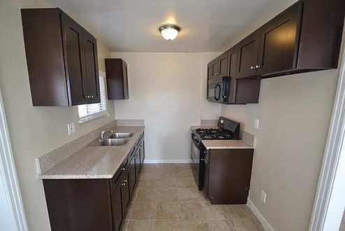 2nd image of 1707 W 70th St Uppr B