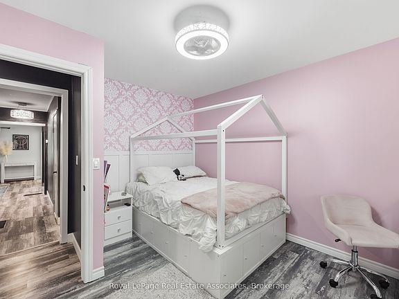 3rd image of 21 Ridgewood Ave