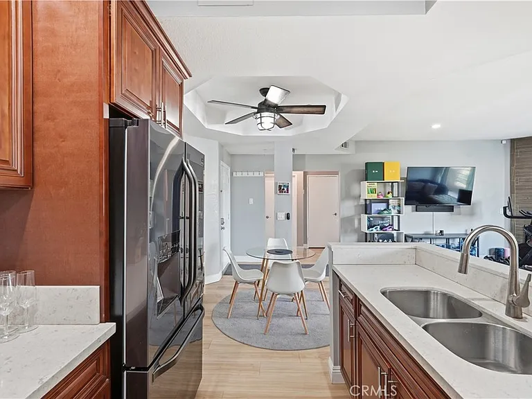 640 W 4th St — Photo 15