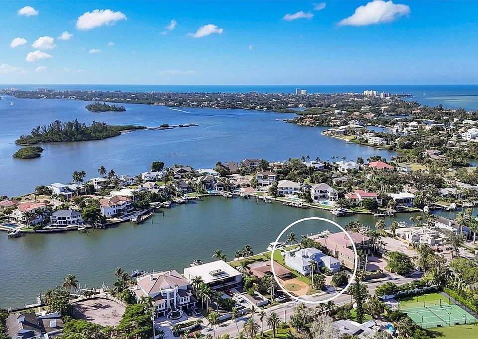 1st image of 810 SIESTA DRIVE