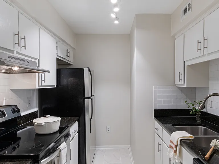 110 Acklen Park Dr #109 — Photo 1