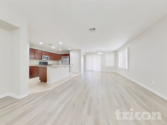 2nd image of 886 W Desert Hills Dr