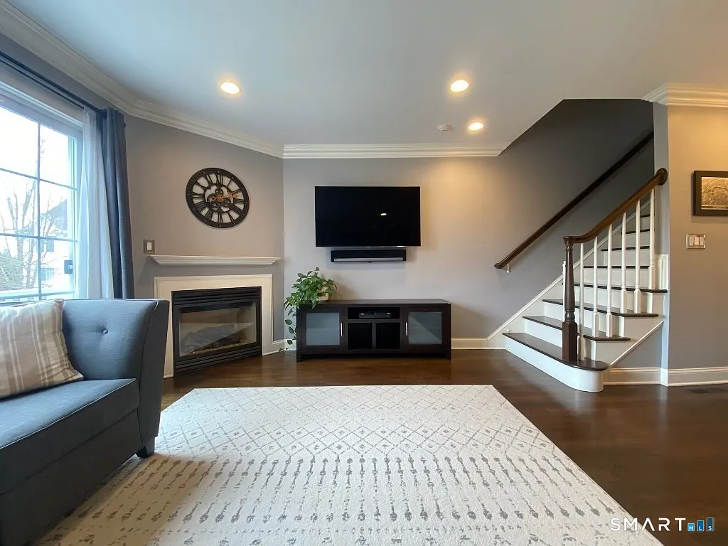 2 bed, 2.5 bath, 1710 sqft, $4,000 — Photo 4