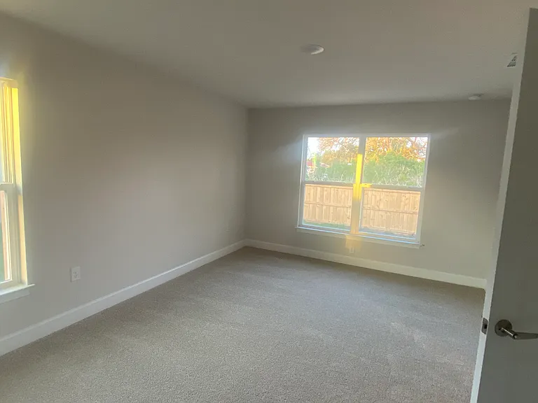 2593 Englewood Rd — Photo 15