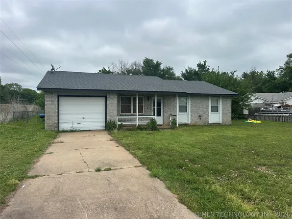1129 S Oak St, Bristow, OK 74010
