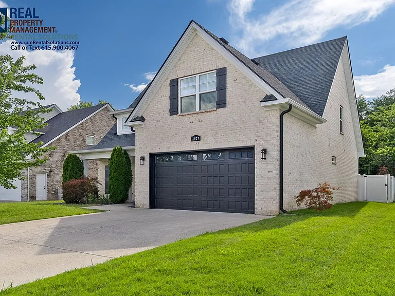 3527 Pershing Dr — Photo 2