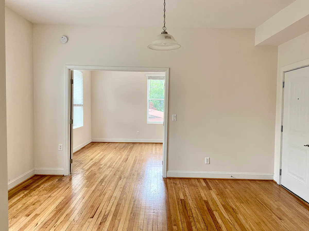Building Photo - 1619 14th Ave S #3B