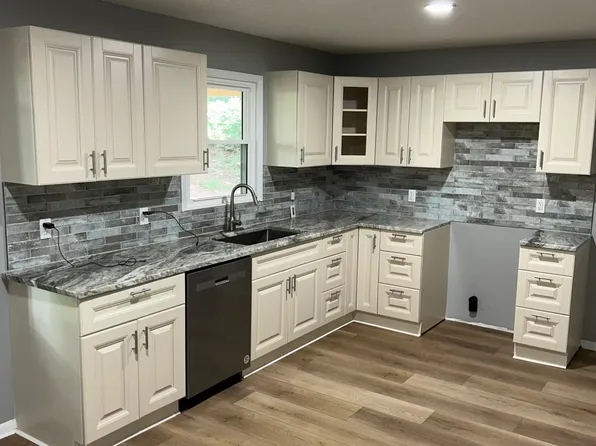 1604 Hedrick St, Newton, NC 28658