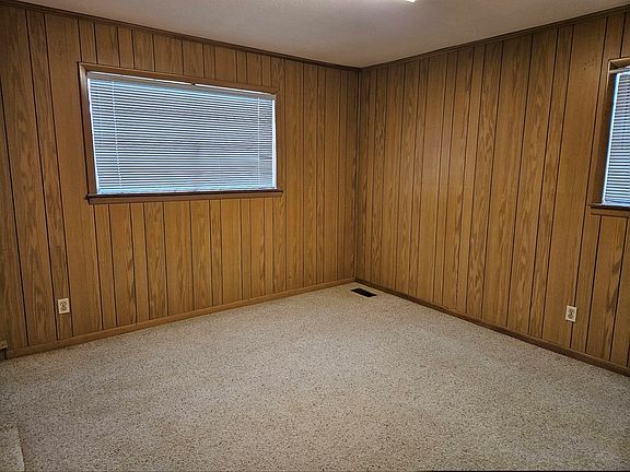 4th image of 106 E Hall Ave