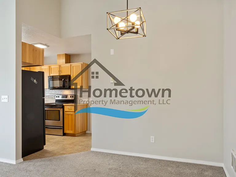 723-1 E Whispering Pines Ln — Photo 2