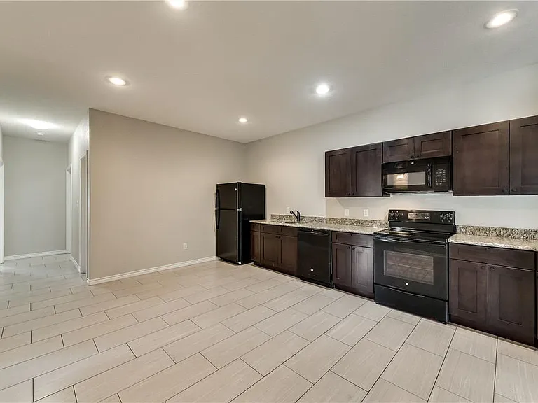 6037 Jennings St — Photo 7