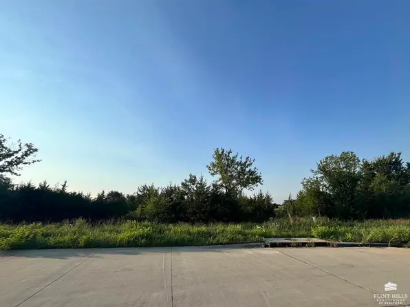 4860 Nature Ave, Manhattan, KS 66502