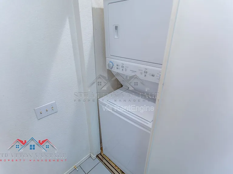 2035 S Elm St #110 — Photo 15