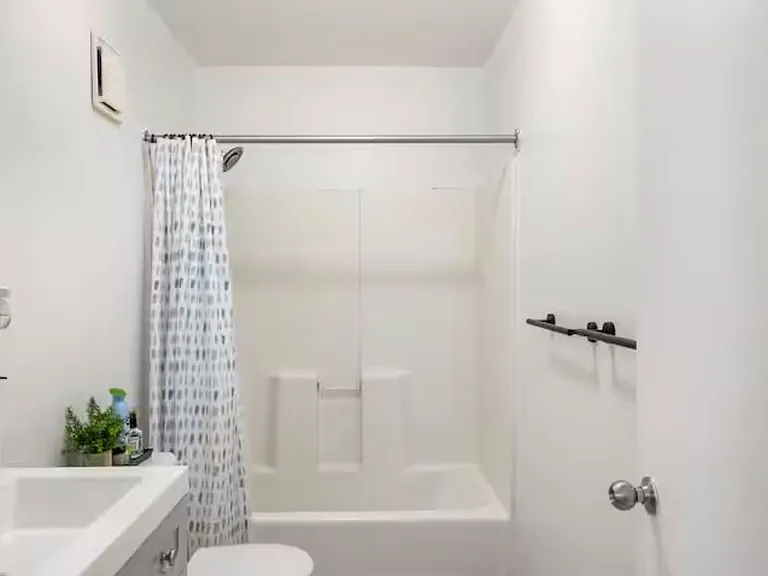 1525 Popham Ave #2 — Photo 4