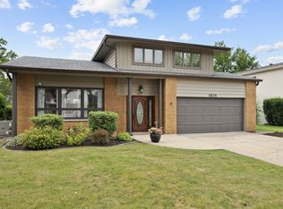 1815 Azalea Ln, Mount Prospect, IL 60056