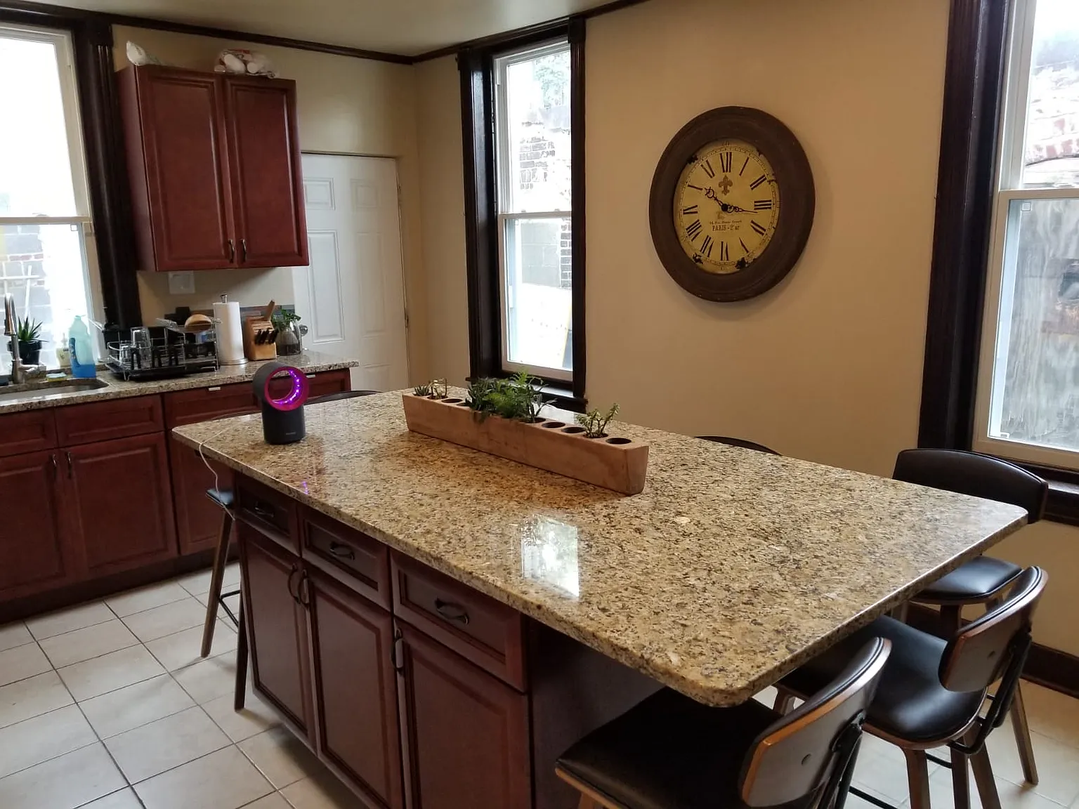 1 bed, 2.5 bath, 1900 sqft, $490 — Photo 3