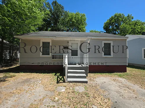 924 Burr St Photo 1