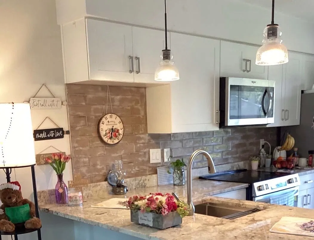 2 bed, 1.5 bath, 835 sqft, $1,650 — Photo 2