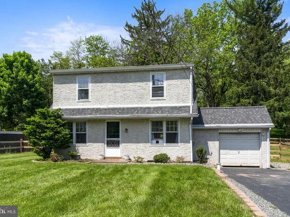 1607 Weavertown Rd, Douglassville, PA 19518