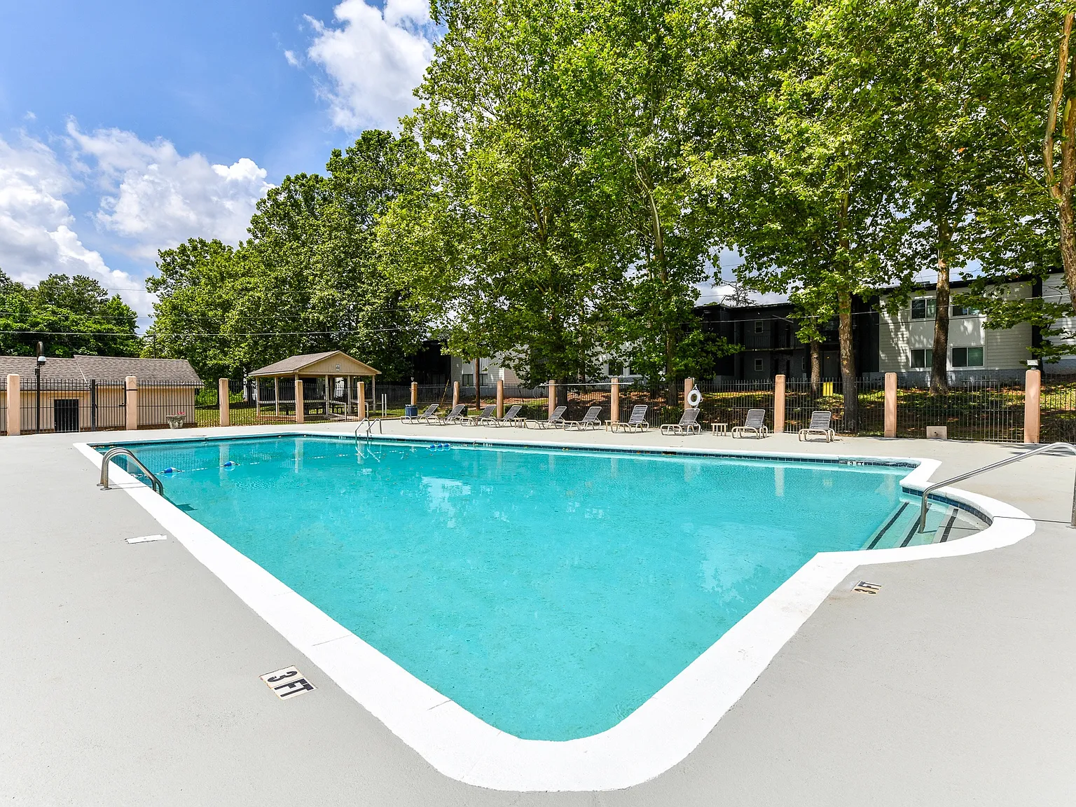 The Flats @ 1885 Apartments — Photo 4