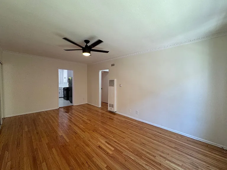 1728 1/2 N Gramercy Pl #1 — Photo 3