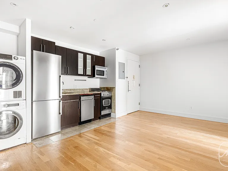636 E 11th St #4G — Photo 4