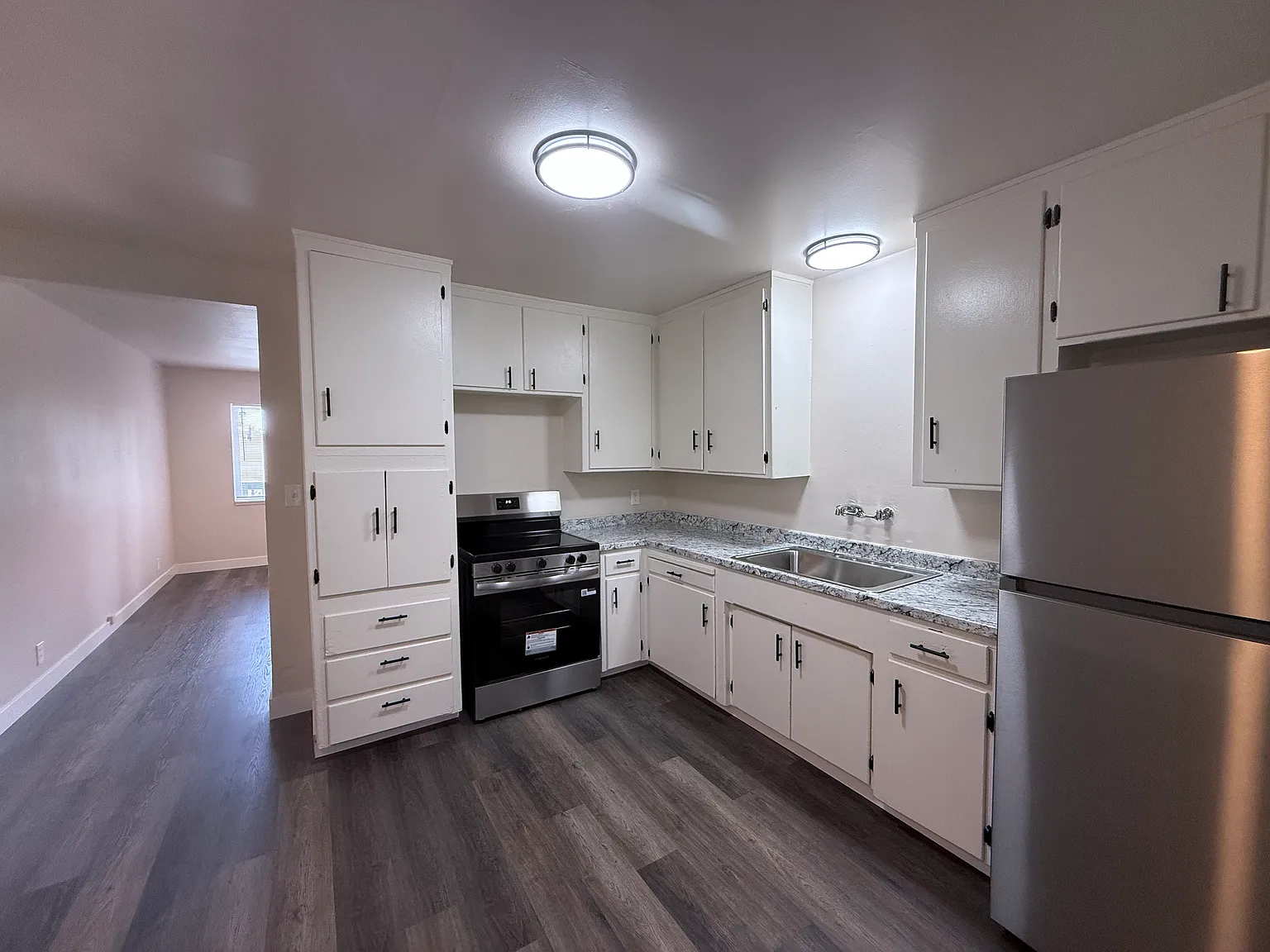 2 bed, 850 sqft, $1,345 — Photo 1