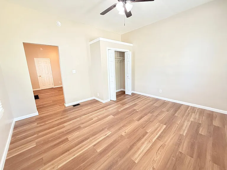1227 Vincennes St — Photo 8