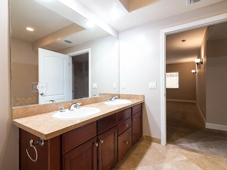 1522 Amherst Ave #102 — Photo 13