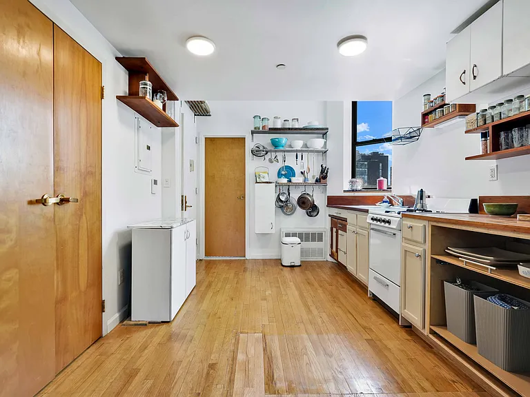 7 2nd Ave #5 — Photo 3