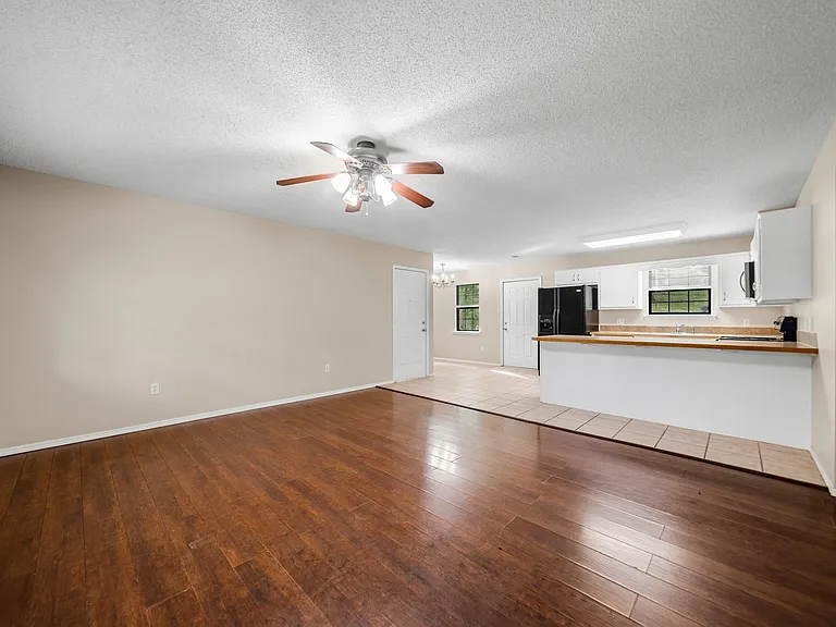 111 Jordan St — Photo 23