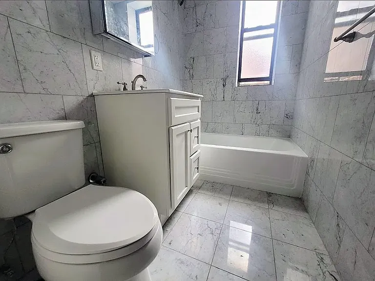 150 W 21st St #6Q — Photo 7