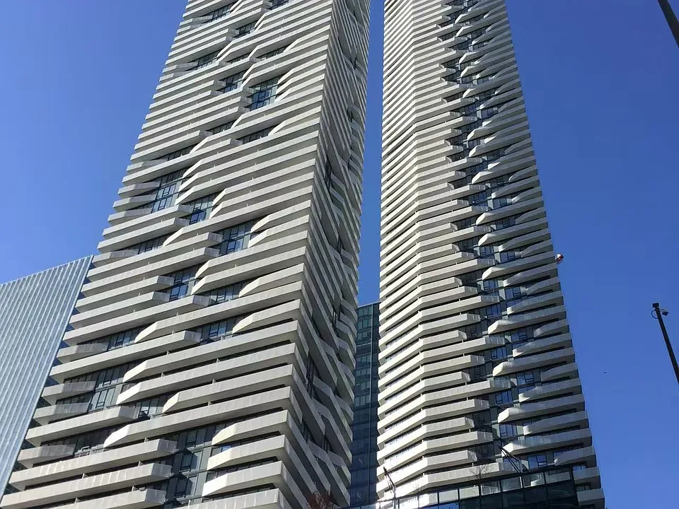 100 Harbour St E #4701