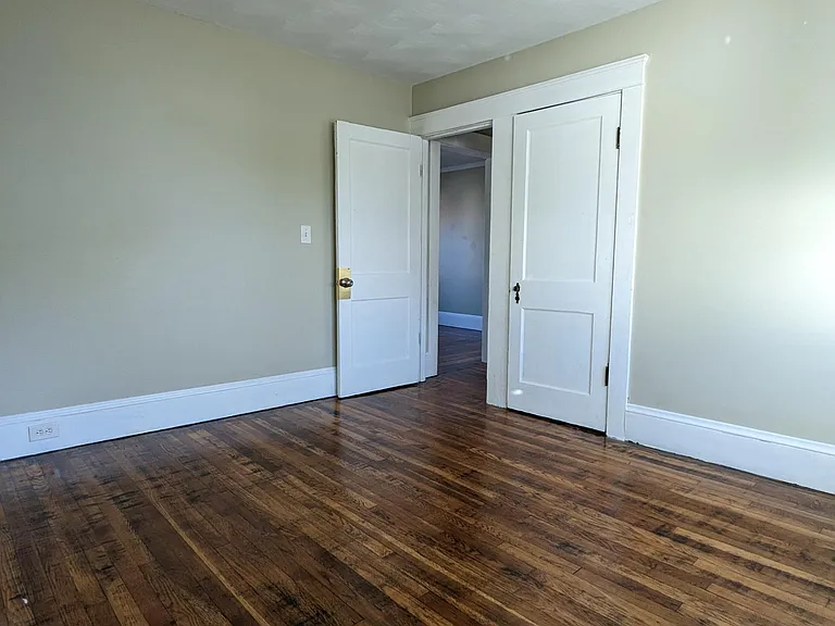 220 Norton St — Photo 13