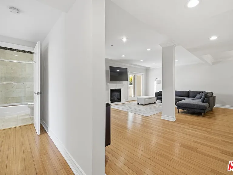 1838 Westholme Ave #203 — Photo 27