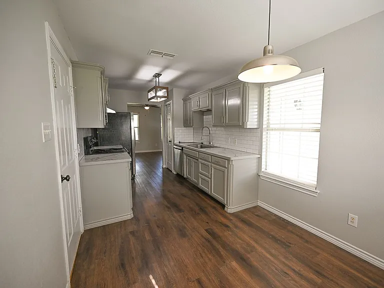 1705 N Cates St — Photo 6