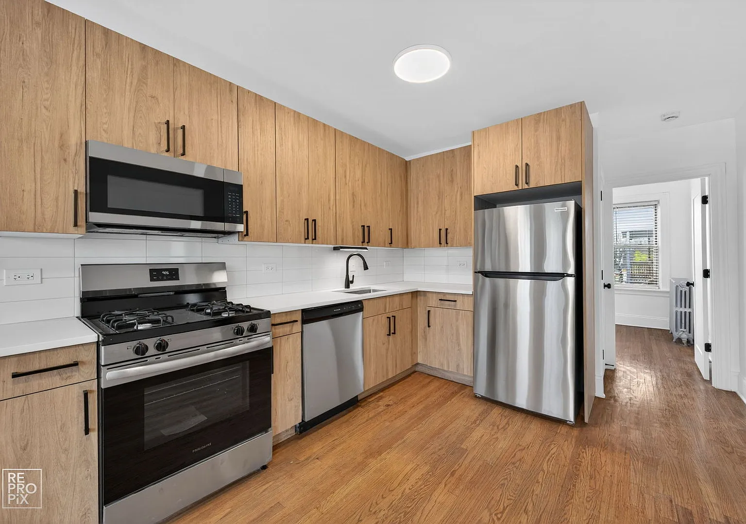 6308 N Artesian Ave — Photo 1